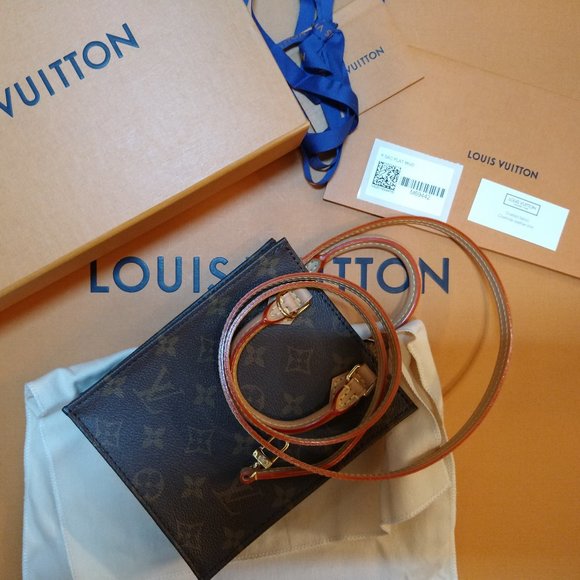 LOUIS VUITTON M69442 PETIT SAC PLAT in monogram -- BRAND NEW - Picture 1 of 10